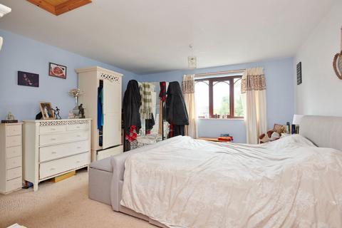 30 Swinburne Close, Kettering, NN16 9BX