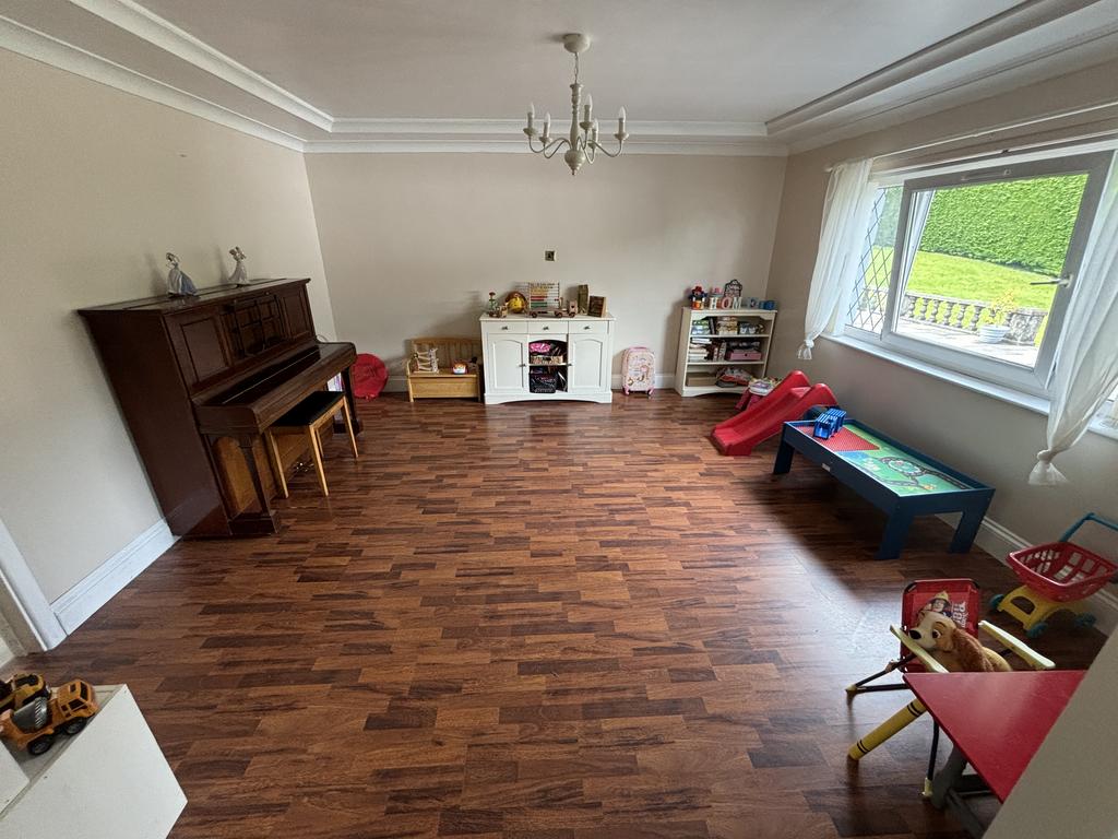 Sitting room/play room