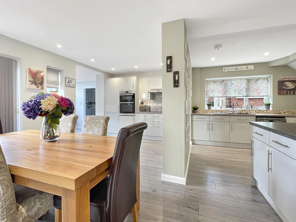 Kitchen/Breakfast Room