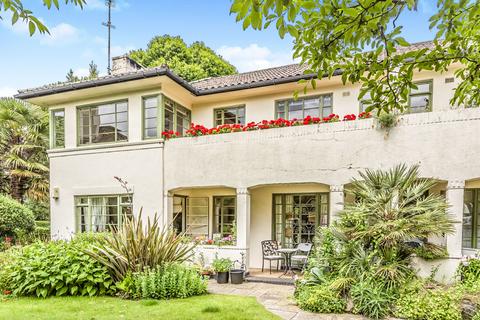 4 bedroom flat to rent, Colebrook Close, London SW15