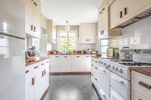 4 bedroom flat to rent, Colebrook Close, London SW15