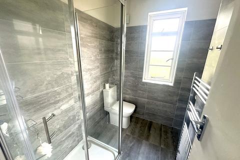 4 bedroom flat to rent, Colebrook Close, London SW15