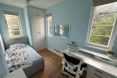 4 bedroom flat to rent, Colebrook Close, London SW15