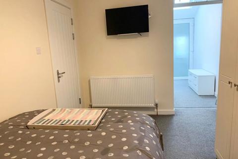 1 bedroom property to rent, Faringdon Road, Swindon, SN1 5DQ