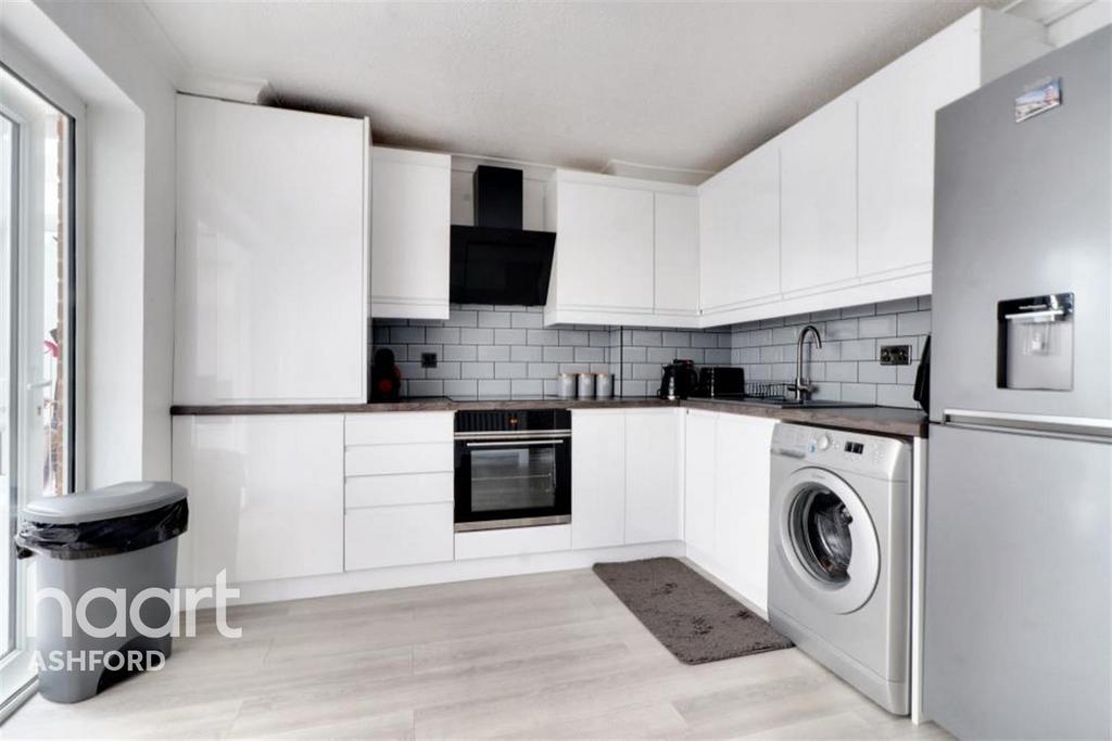 Falcon Way, Ashford 3 bed terraced house £1,350 pcm (£312 pw)