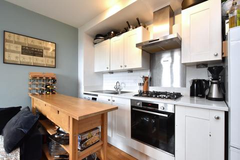 2 bedroom flat for sale, Canonbie Road