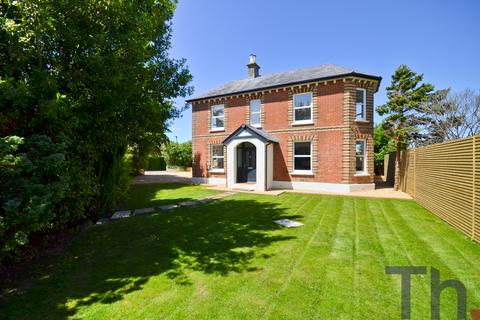 4 bedroom detached house for sale, Newport PO30