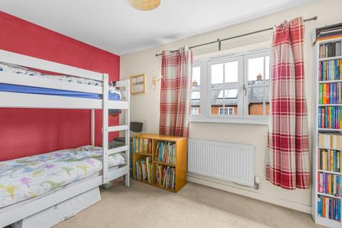 25 Bramley Close, Gosford, Kidlington, OX5 2GD
