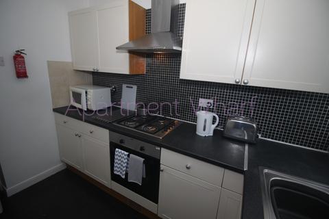 1 bedroom in a flat share to rent, A Bow Common Lane    (Mile End ), London, E3