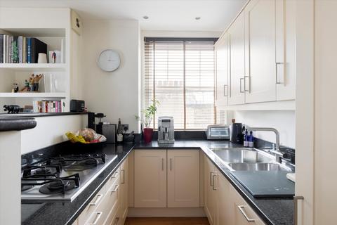 3 bedroom flat for sale, Kensington High Street, London, W8