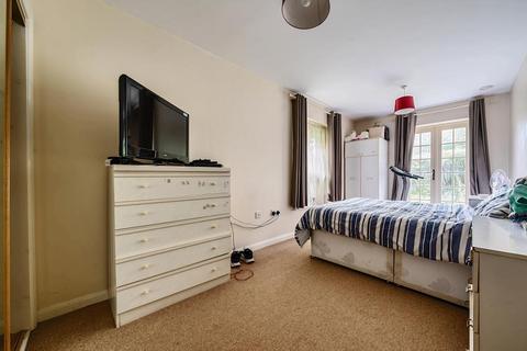 2 bedroom flat for sale, Woodford Way,  Witney,  OX28