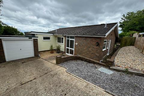 3 bedroom bungalow to rent, Park Avenue, Eastbourne