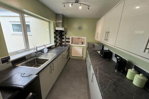 3 bedroom bungalow to rent, Park Avenue, Eastbourne