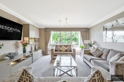 2 bedroom apartment for sale, Chigwell IG7