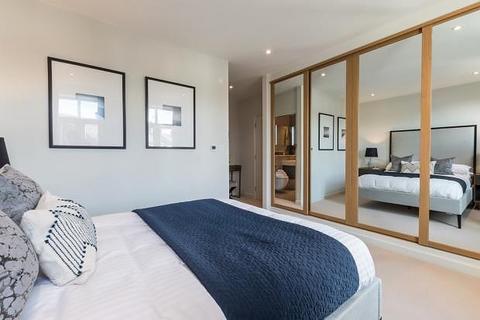 4 bedroom terraced house to rent, Trinity Terrace, Thames Street, Weybridge, KT13