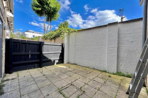 4 bedroom mews to rent, Warfield Road, London NW10