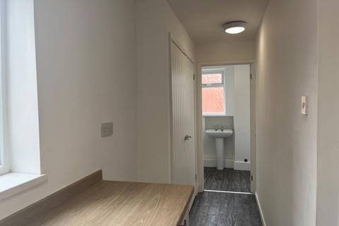 3 bedroom flat to rent, Talbot Road, South Shields