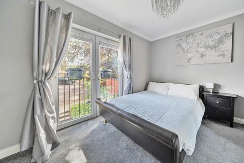 2 bedroom apartment for sale, Victoria Road, Netley Abbey, Hampshire, SO31