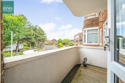 3 bedroom flat to rent, Winchelsea Gardens, Worthing, West Sussex, BN11