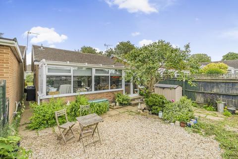 2 bedroom detached bungalow for sale, Carterton,  Oxfordshire,  OX18