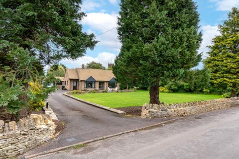 3 bedroom bungalow to rent, Churchfields, Stonesfield, Witney, Oxfordshire, OX29