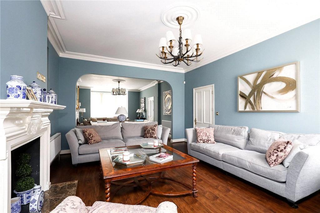 Twyford Crescent, London, W3 6 bed detached house £9,000 pcm (£2,077 pw)