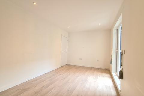 1 bedroom flat to rent, Grove House, Sidmouth Avenue, TW7 4FQ