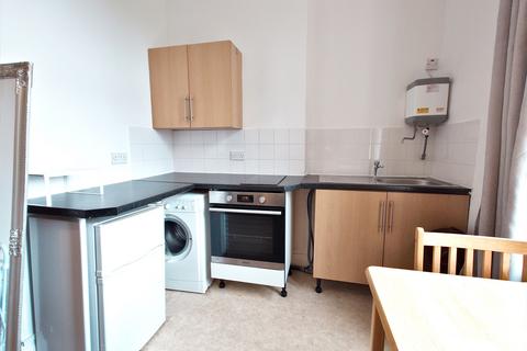 Studio to rent, Castlebar Hill,  Ealing, W5