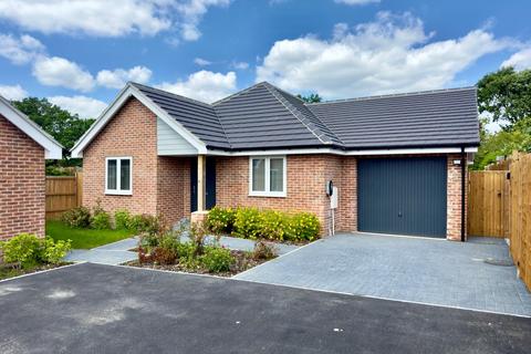 3 bedroom detached bungalow for sale, Wivenhoe Road, Alresford, Colchester, CO7