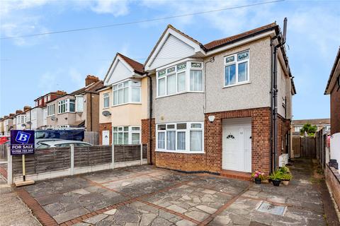 Flat 1, 84 Essex Road, Romford, RM7 8AX
