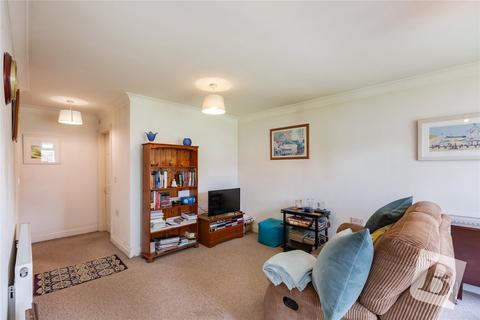Flat 1, 84 Essex Road, Romford, RM7 8AX