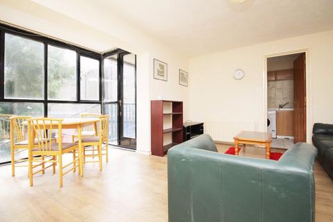 2 bedroom flat to rent, Lancaster Drive, Canary Wharf, E14