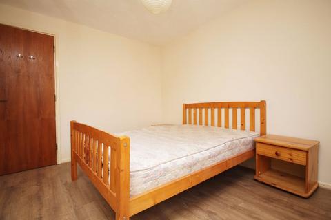 2 bedroom flat to rent, Lancaster Drive, Canary Wharf, E14