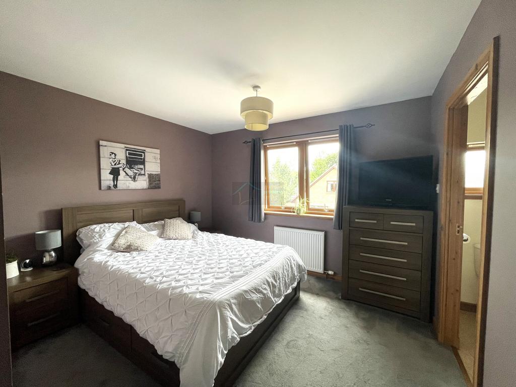 Master Bedroom a.JPG