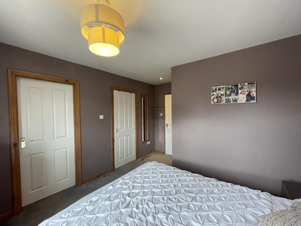 Master Bedroom b.JPG
