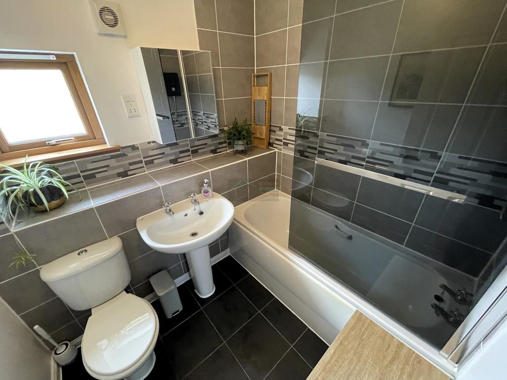 Family Bathroom.JPG