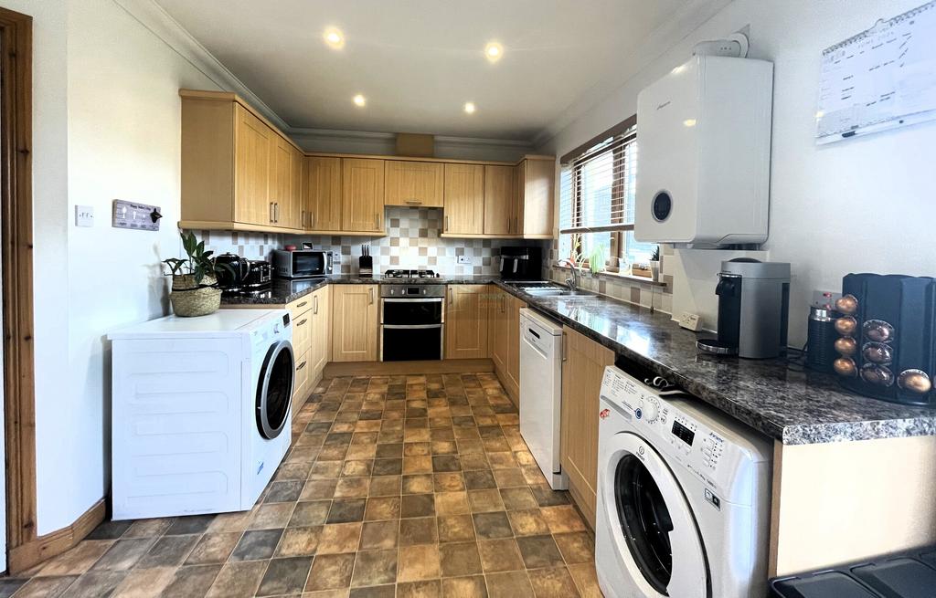 Kitchen a.JPG