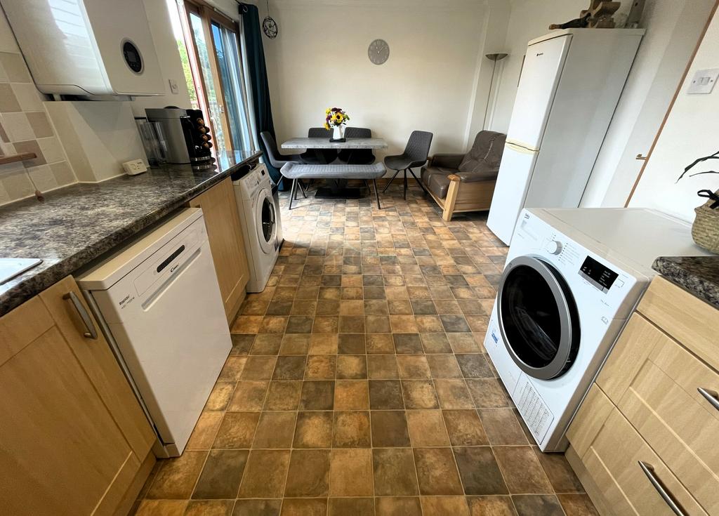 Kitchen b.JPG