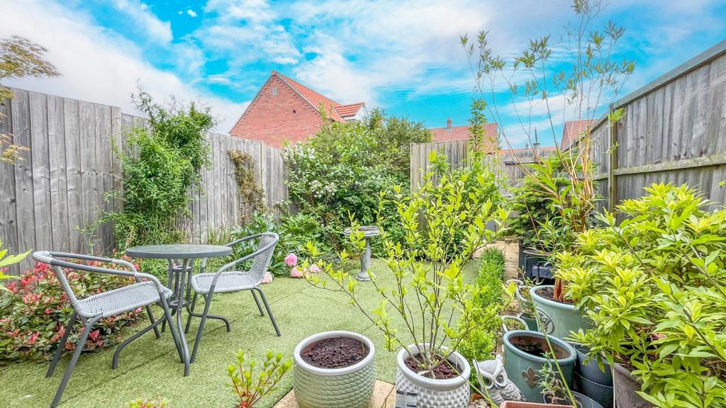 Calder Avenue, Gainsborough... 2 bed terraced house for sale £140,000