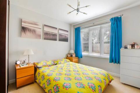 2 bedroom flat to rent, Lockhart Road, WATFORD WD17