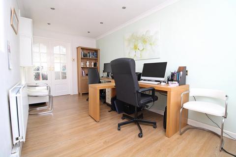60 Hayes Way, Beckenham, BR3 6RS