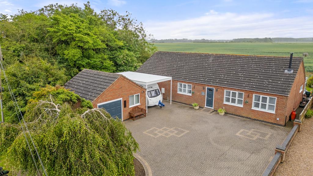 Wainfleet Road, Spilsby, PE23 3 bed detached bungalow £350,000