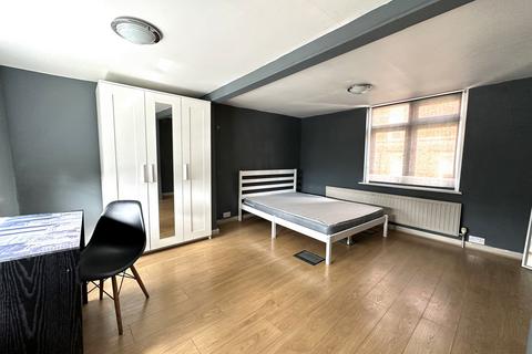 2 bedroom maisonette to rent, Dalancey Street, Camden Town, NW1