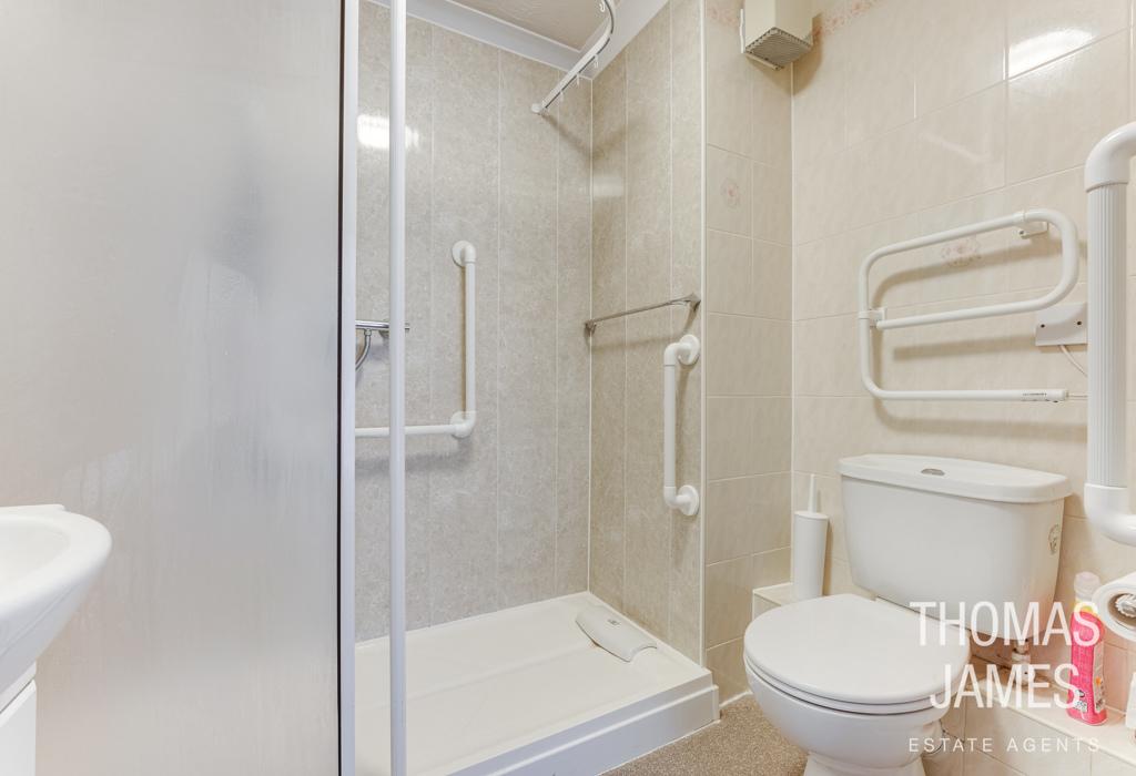 Hudsons Court,  accessible shower