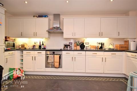 2 bedroom flat for sale, Woodlands View, Ansdell, Lancashire