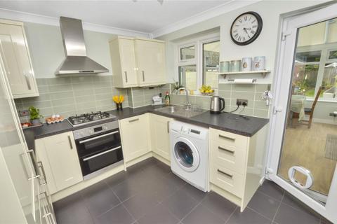 17 Ashurst Road, West Moors, Ferndown, BH22 0LR