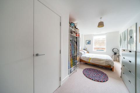 2 bedroom flat to rent, Sanctuary Street, London, SE1