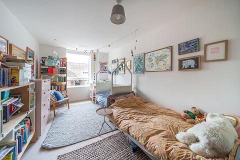 2 bedroom flat to rent, Sanctuary Street, London, SE1