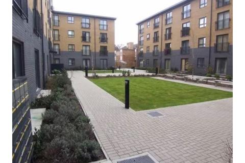 2 bedroom flat to rent, CAPULET SQUARE , BROMLEY BY BOW