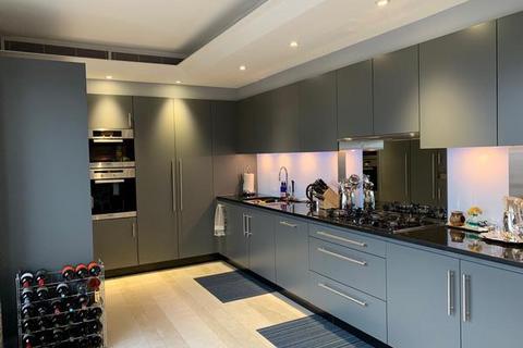 Knightsbridge SW7